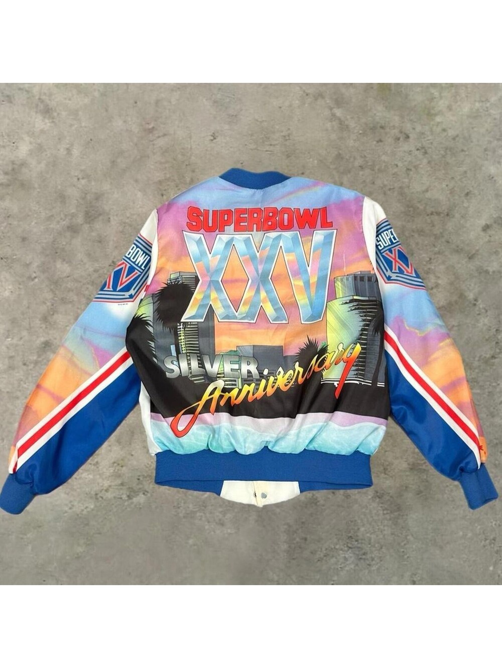 Vintage 1991 Chalk line Tampa bay Super Bowl graphic satin bomber jacket Medium
